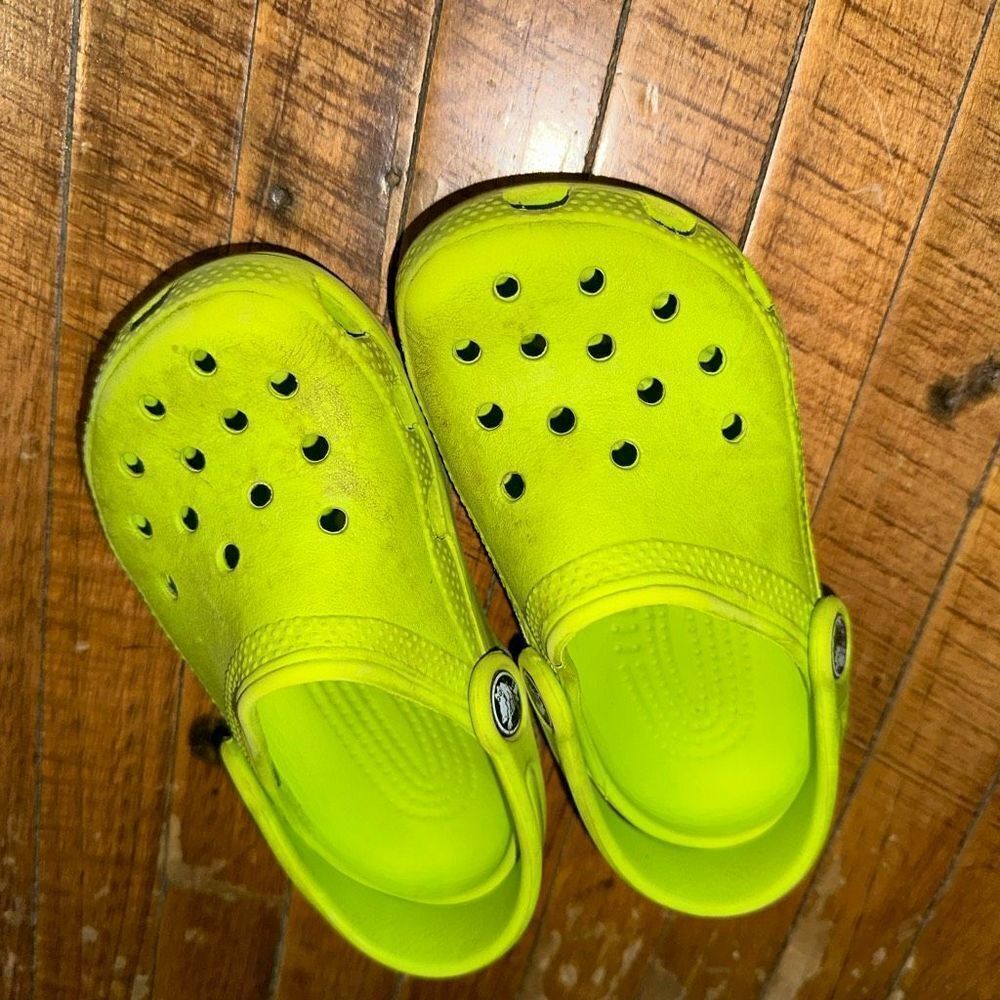 Crocs green rubber gardening arch support kids 8-9 shoes